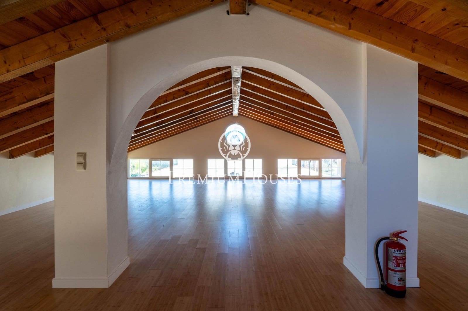 10 bedroom Villa for sale in Avinyonet del Penedes with pool - € 2,500,000 (Ref: 8689341)