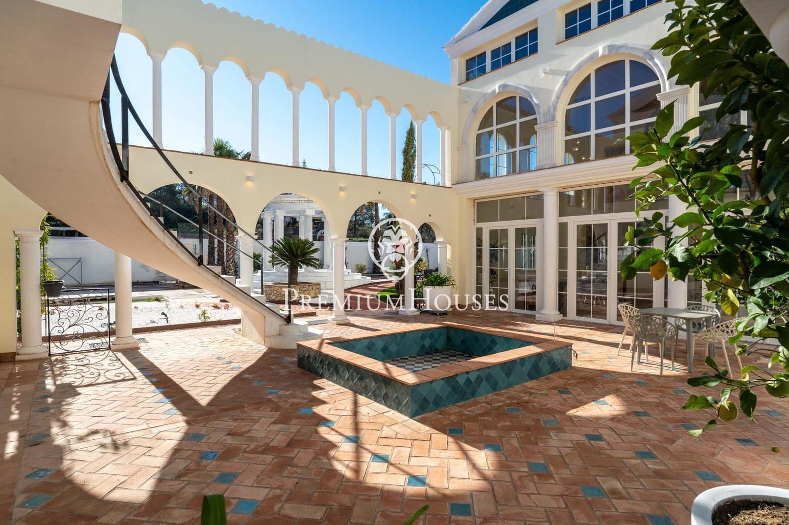 10 bedroom Villa for sale in Avinyonet del Penedes with pool - € 2,500,000 (Ref: 8689341)