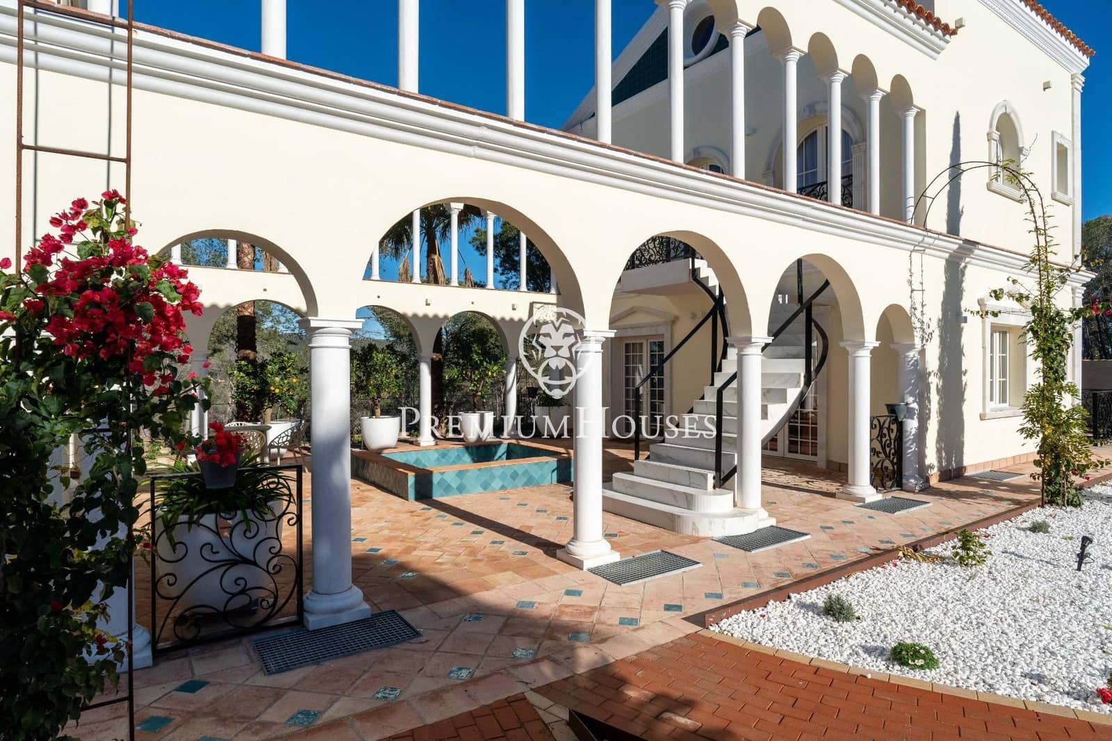 10 bedroom Villa for sale in Avinyonet del Penedes with pool - € 2,500,000 (Ref: 8689341)