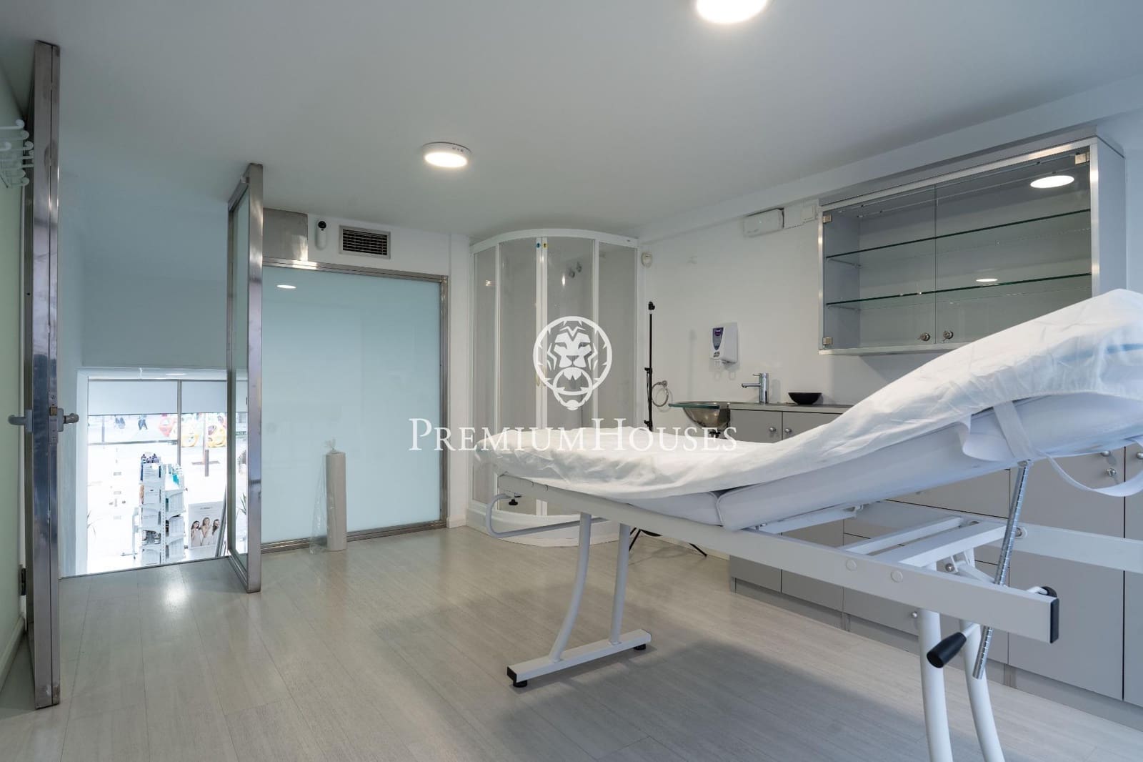 Commercial for rent in Sant Pere de Ribes - € 1,700 (Ref: 8825007)