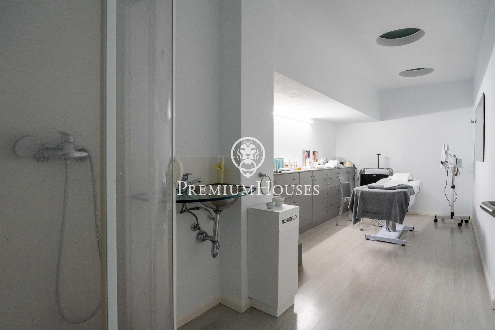 Commercial for rent in Sant Pere de Ribes - € 1,700 (Ref: 8825007)