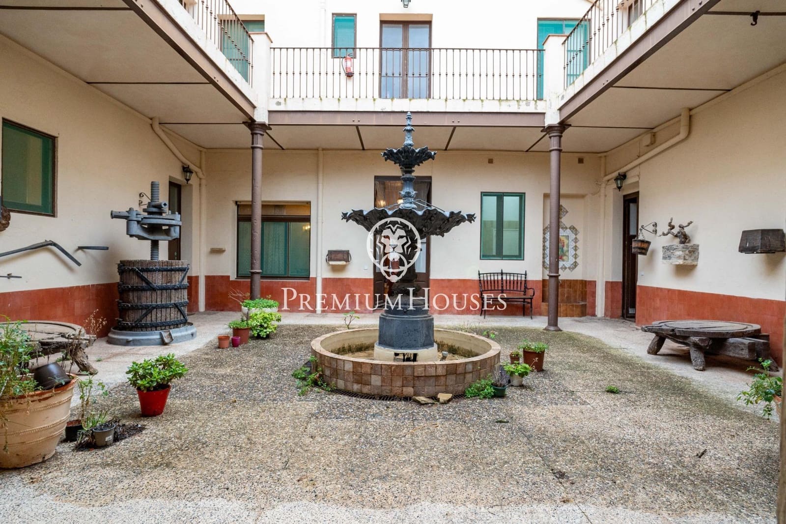 17 soveværelse Finca/Landehus til salg i Valls med garage - € 695.000 (Ref: 8843351)