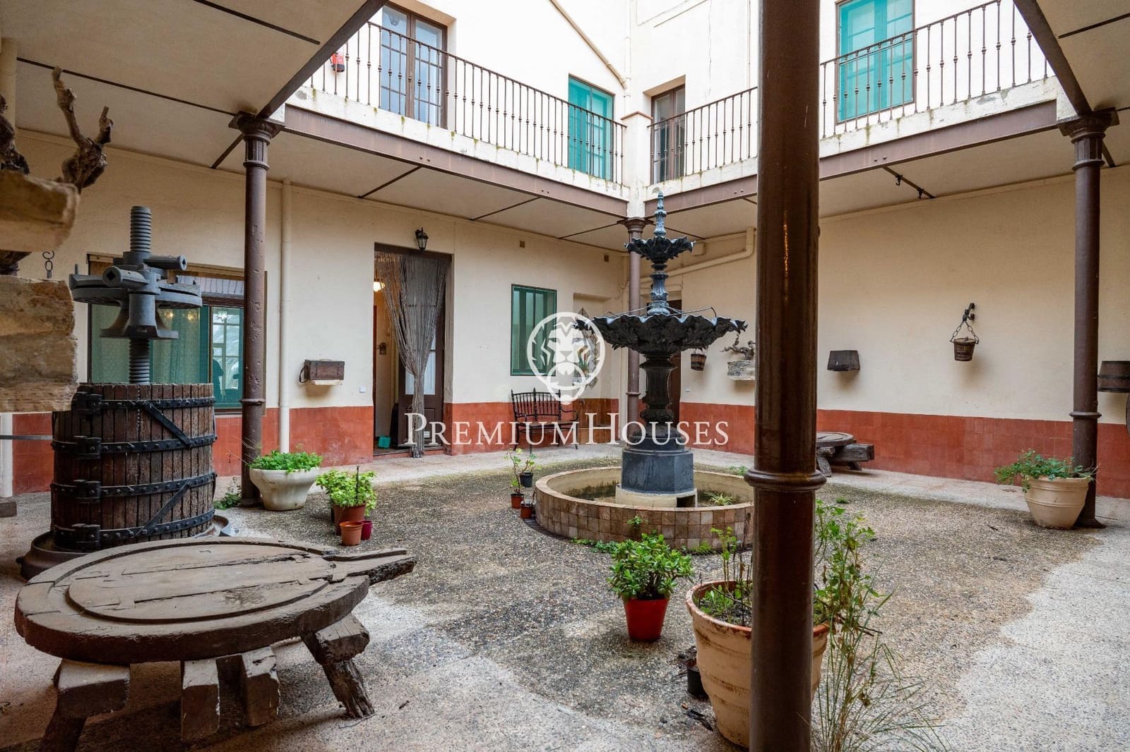 17 soveværelse Finca/Landehus til salg i Valls med garage - € 695.000 (Ref: 8843351)