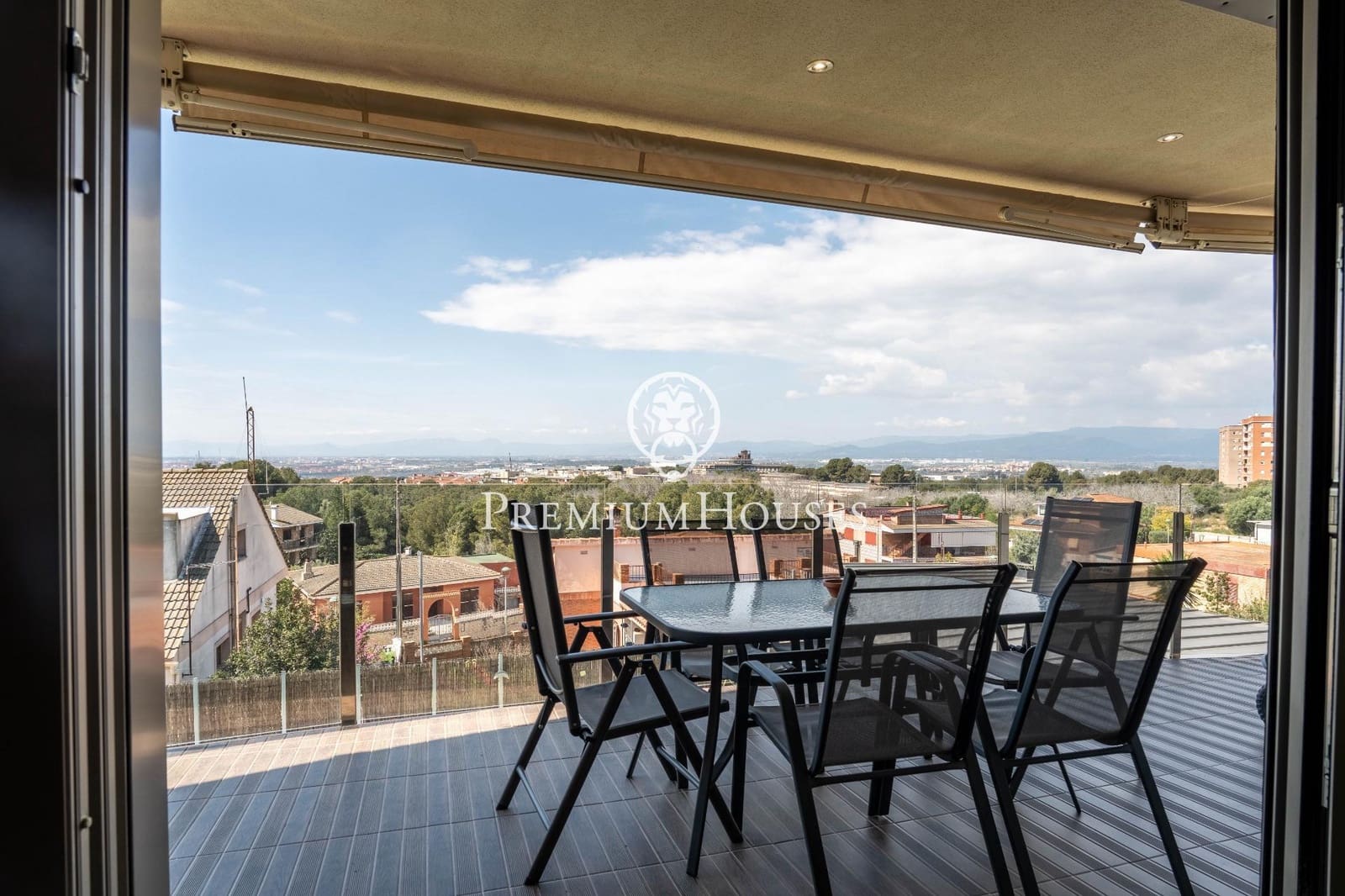 5 soveværelse Villa til salg i Sant Pere i Sant Pau med swimmingpool - € 1.399.000 (Ref: 8915214)