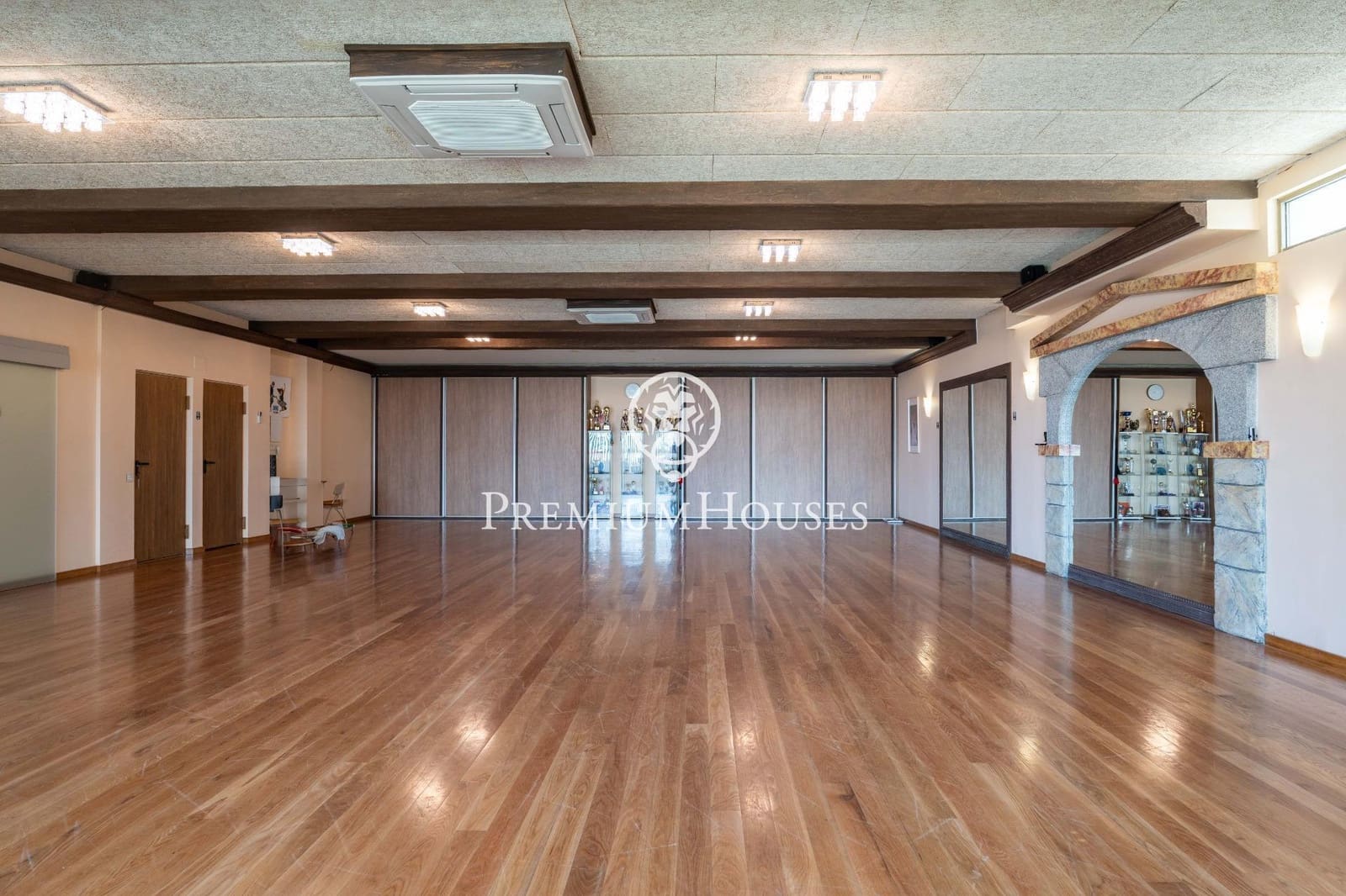 5 soveværelse Villa til salg i Sant Pere i Sant Pau med swimmingpool - € 1.399.000 (Ref: 8915214)