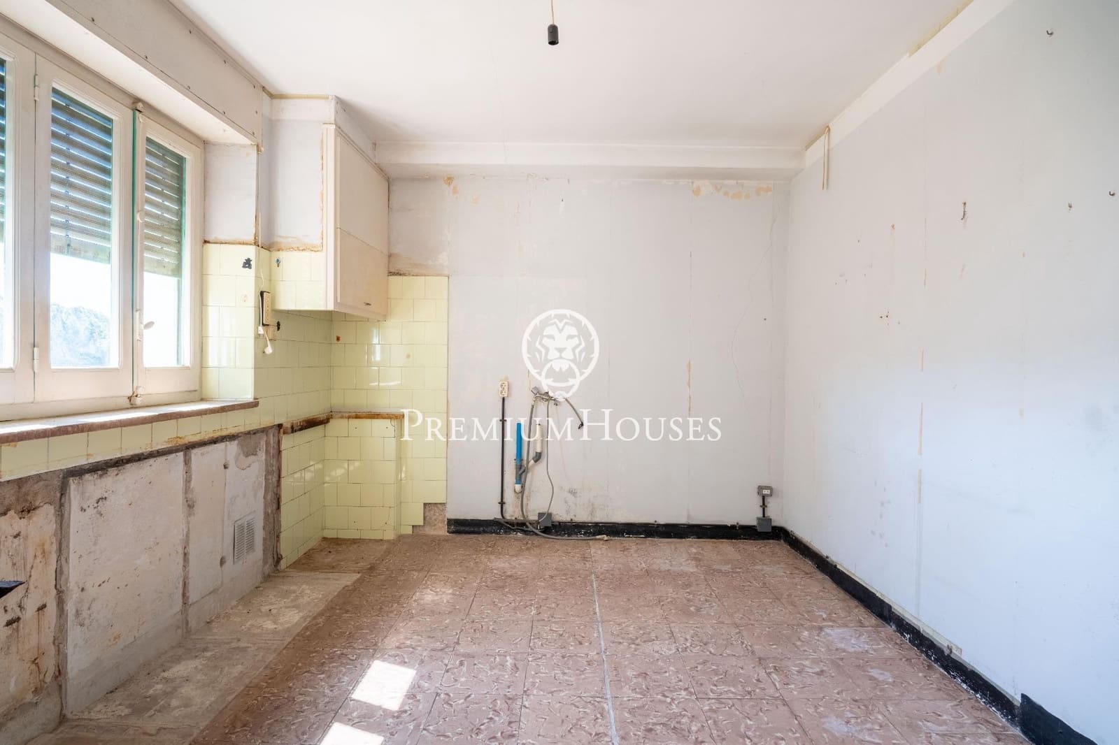 6 sypialnia Finka/Dom wiejski na sprzedaż w Vilanova i la Geltru z garażem - 995 000 € (Ref: 8926465)