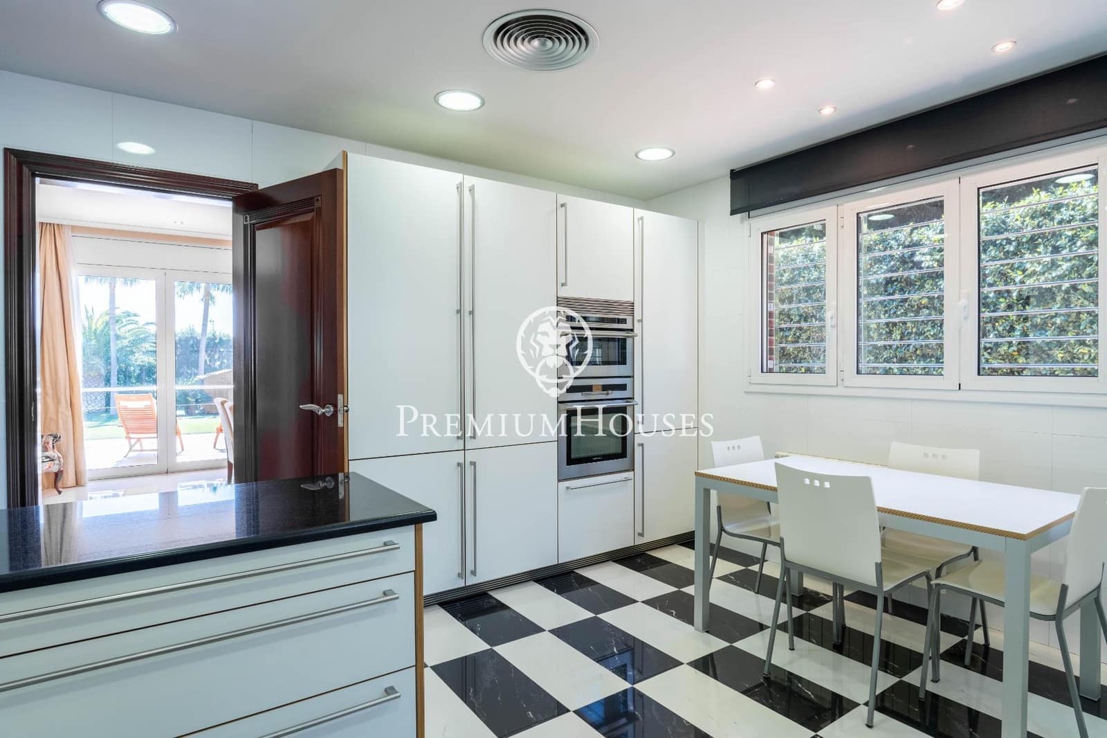 5 soveværelse Villa til salg i Vilanova i la Geltru med swimmingpool garage - € 2.100.000 (Ref: 8957319)