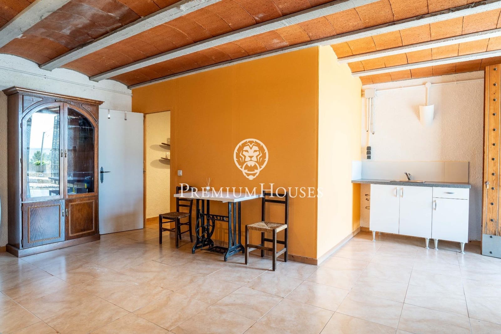 9 soverom Finca/Herregård til salgs i Montblanc med svømmebasseng - € 550 000 (Ref: 8979531)