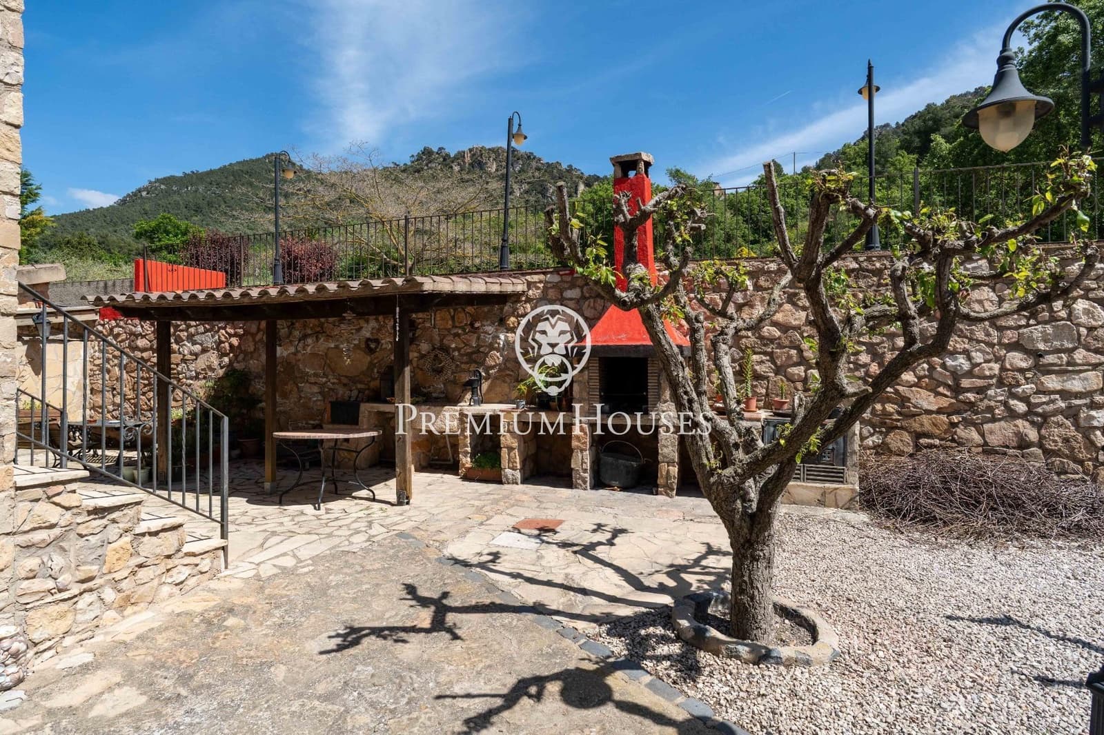 9 soverom Finca/Herregård til salgs i Montblanc med svømmebasseng - € 550 000 (Ref: 8979531)