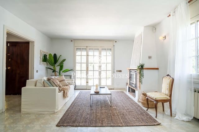 5 makuuhuone Paritalo myytävänä paikassa Sant Pere de Ribes mukana uima-altaan - 665 000 € (Ref: 8988694)