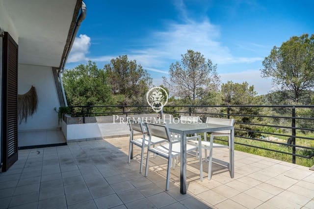 5 makuuhuone Paritalo myytävänä paikassa Sant Pere de Ribes mukana uima-altaan - 665 000 € (Ref: 8988694)