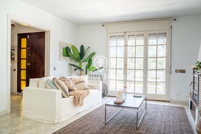 5 makuuhuone Paritalo myytävänä paikassa Sant Pere de Ribes mukana uima-altaan - 665 000 € (Ref: 8988694)