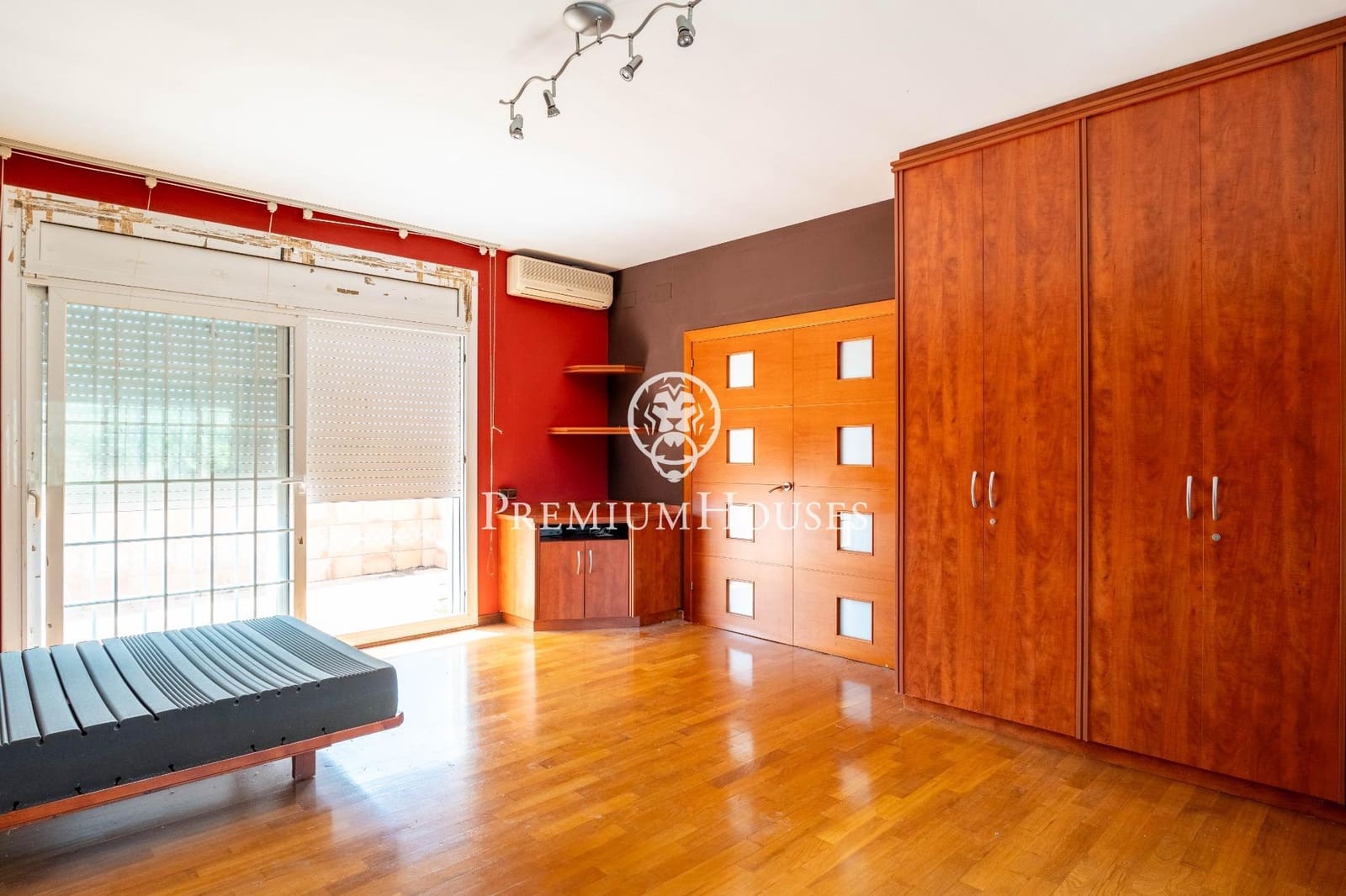 3 soverom Villa til salgs i Castelldefels med svømmebasseng - € 900 000 (Ref: 8988695)