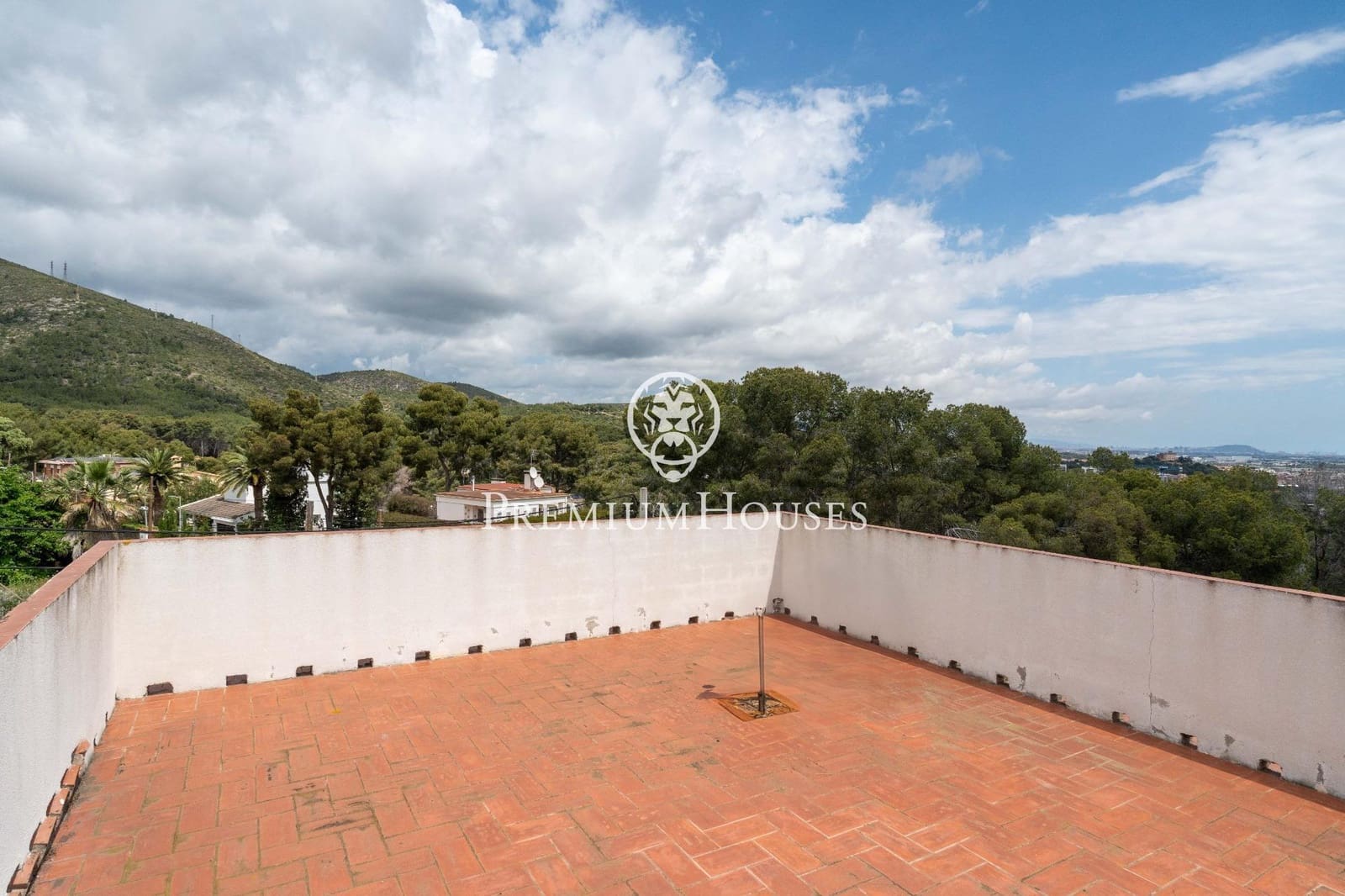 3 soverom Villa til salgs i Castelldefels med svømmebasseng - € 900 000 (Ref: 8988695)