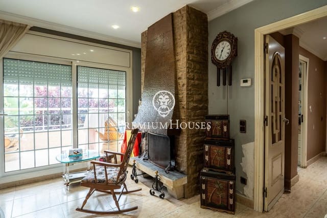 3 soverom Villa til salgs i Castelldefels med svømmebasseng - € 900 000 (Ref: 8988695)