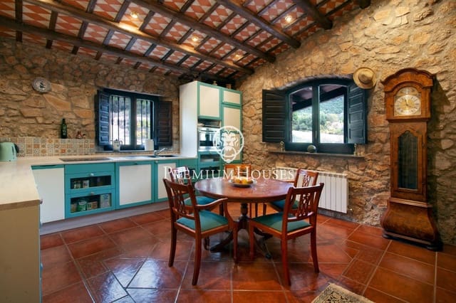 4 bedroom Townhouse for sale in Montblanc with garage - € 575,000 (Ref: 9003419)