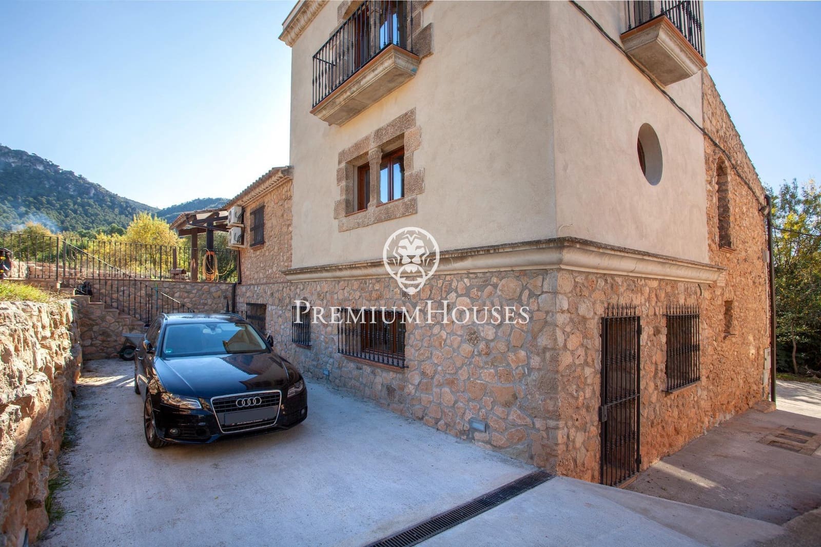 4 soveværelse Byhus til salg i Montblanc med garage - € 575.000 (Ref: 9003419)