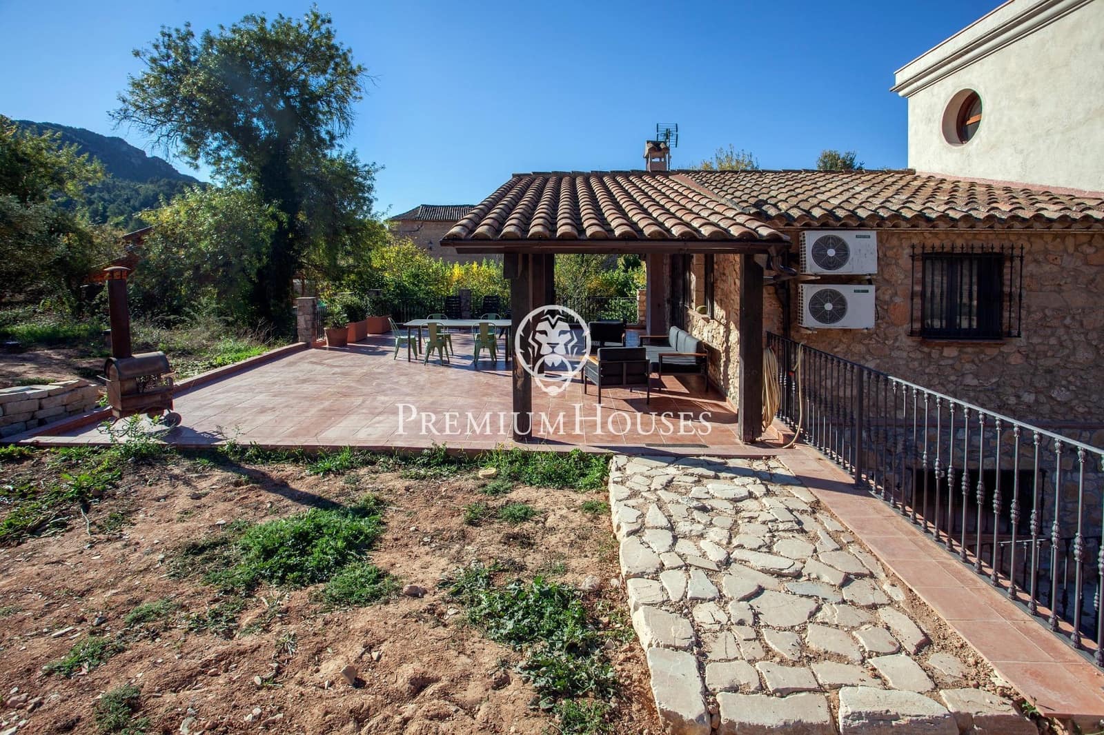 4 soveværelse Byhus til salg i Montblanc med garage - € 575.000 (Ref: 9003419)