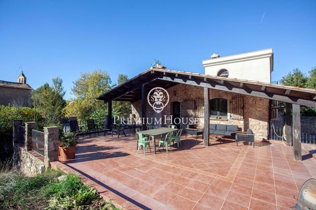 4 bedroom Townhouse for sale in Montblanc with garage - € 575,000 (Ref: 9003419)