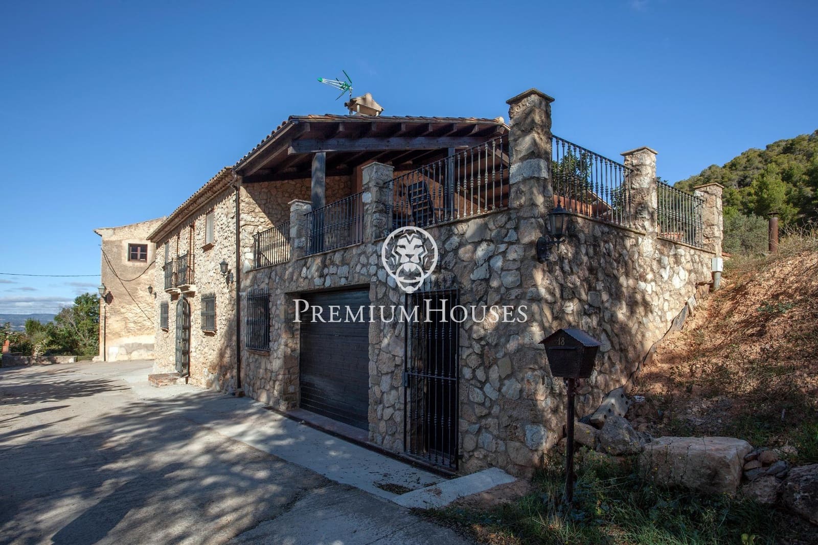 4 soveværelse Byhus til salg i Montblanc med garage - € 575.000 (Ref: 9003419)