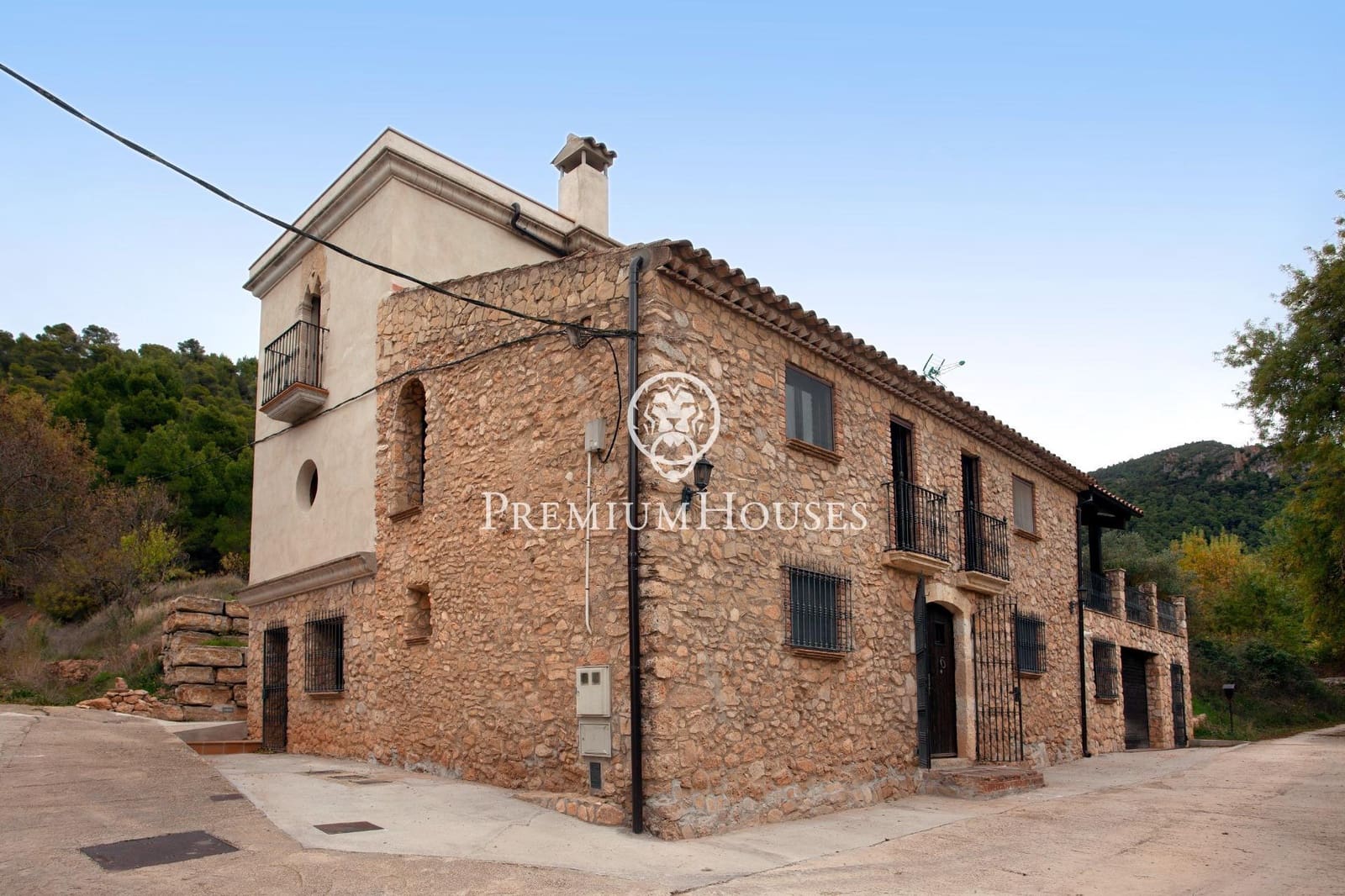 4 soveværelse Byhus til salg i Montblanc med garage - € 575.000 (Ref: 9003419)