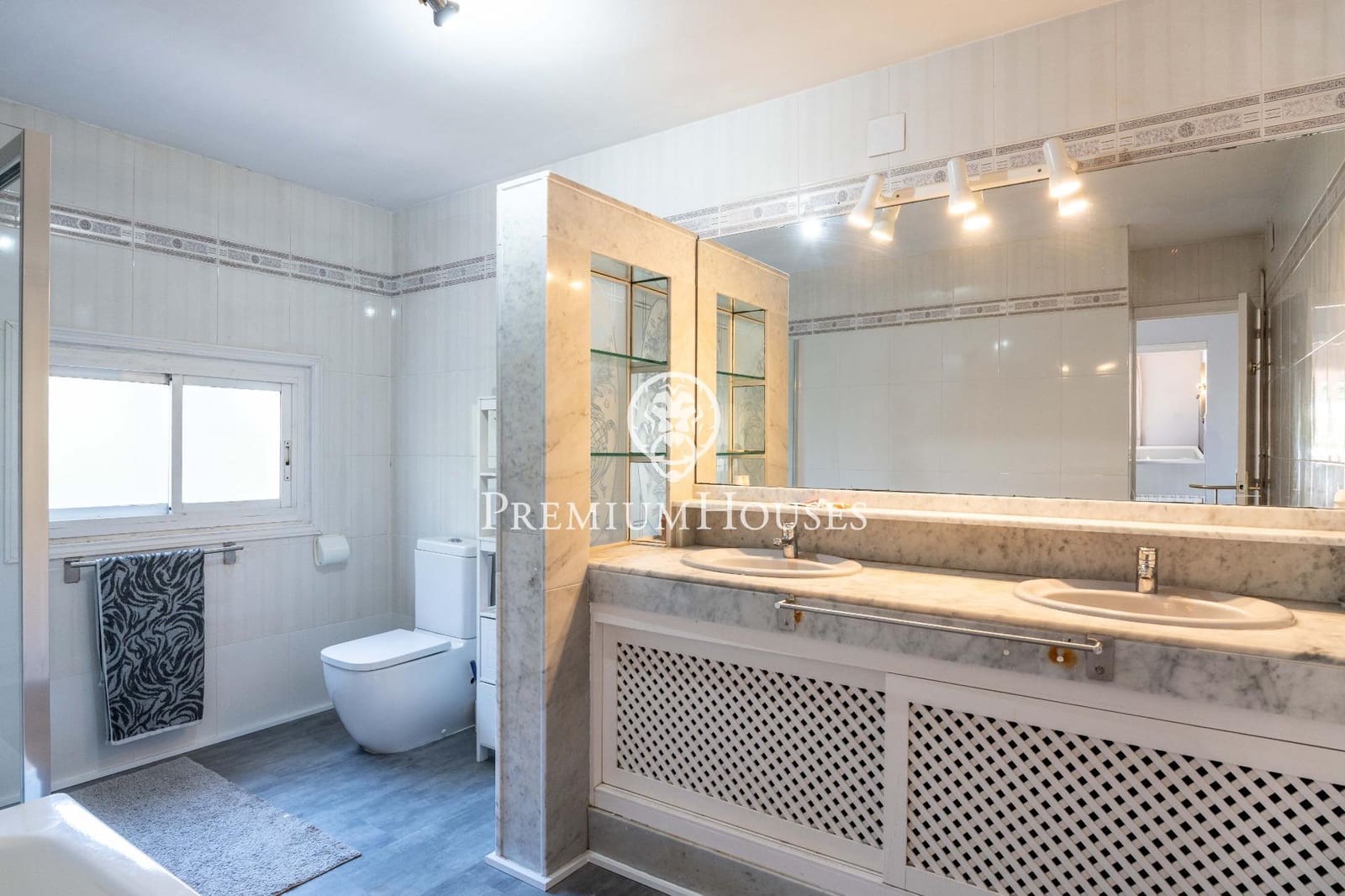 6 soverom Villa til salgs i Sitges med svømmebasseng garasje - € 2 800 000 (Ref: 9003420)