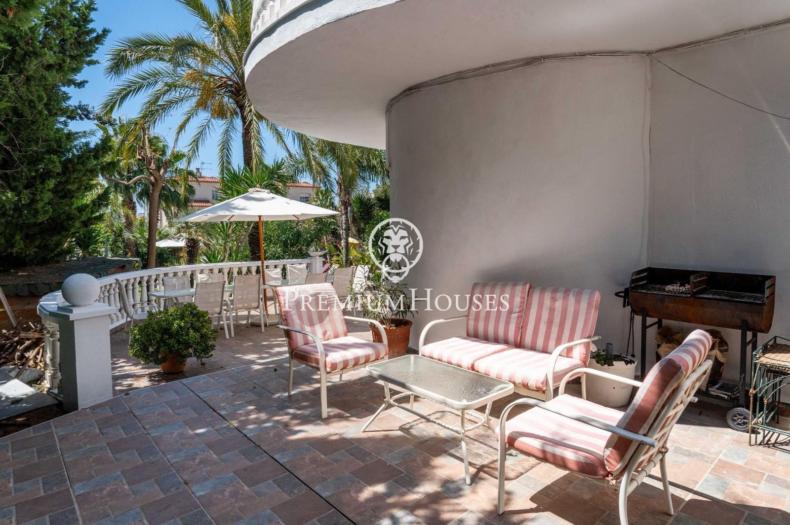 6 soverom Villa til salgs i Sitges med svømmebasseng garasje - € 2 800 000 (Ref: 9003420)