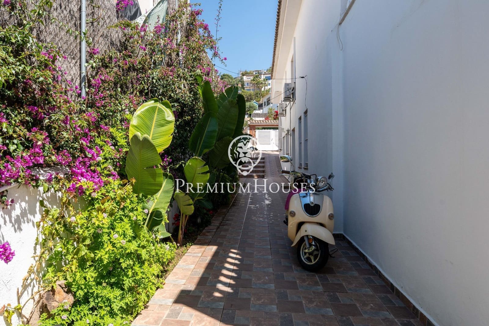 6 soverom Villa til salgs i Sitges med svømmebasseng garasje - € 2 800 000 (Ref: 9003420)