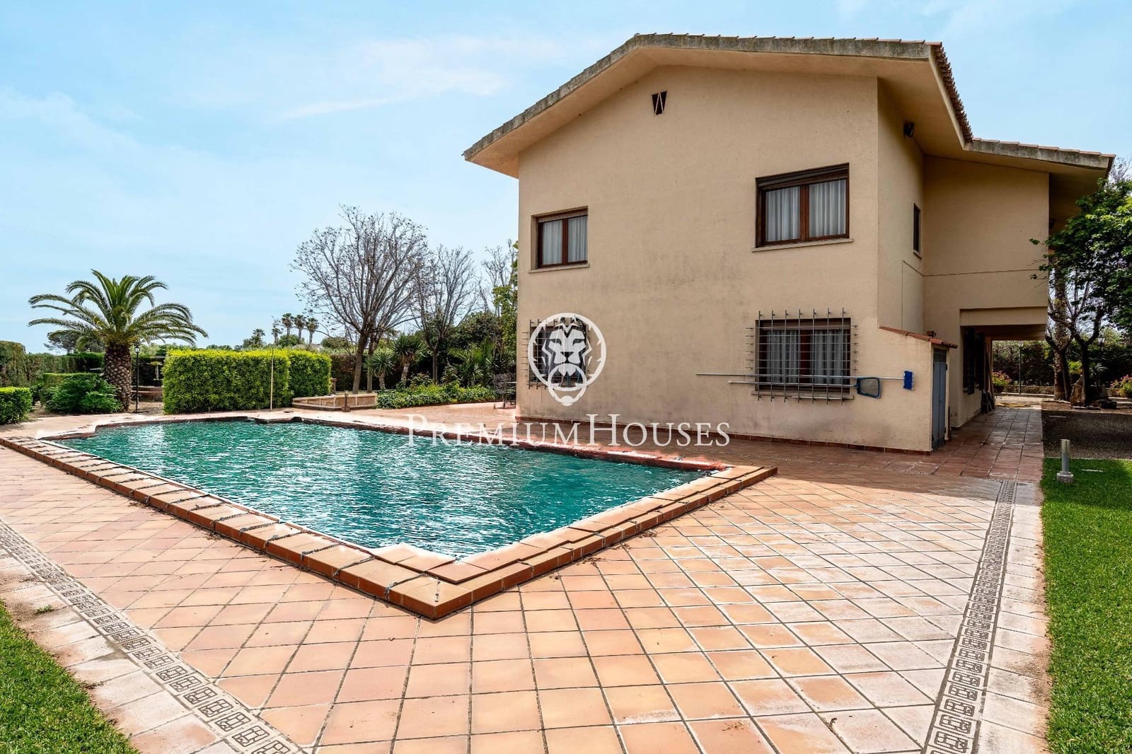 9 soveværelse Finca/Landehus til salg i Riudoms med swimmingpool - € 815.000 (Ref: 9003421)