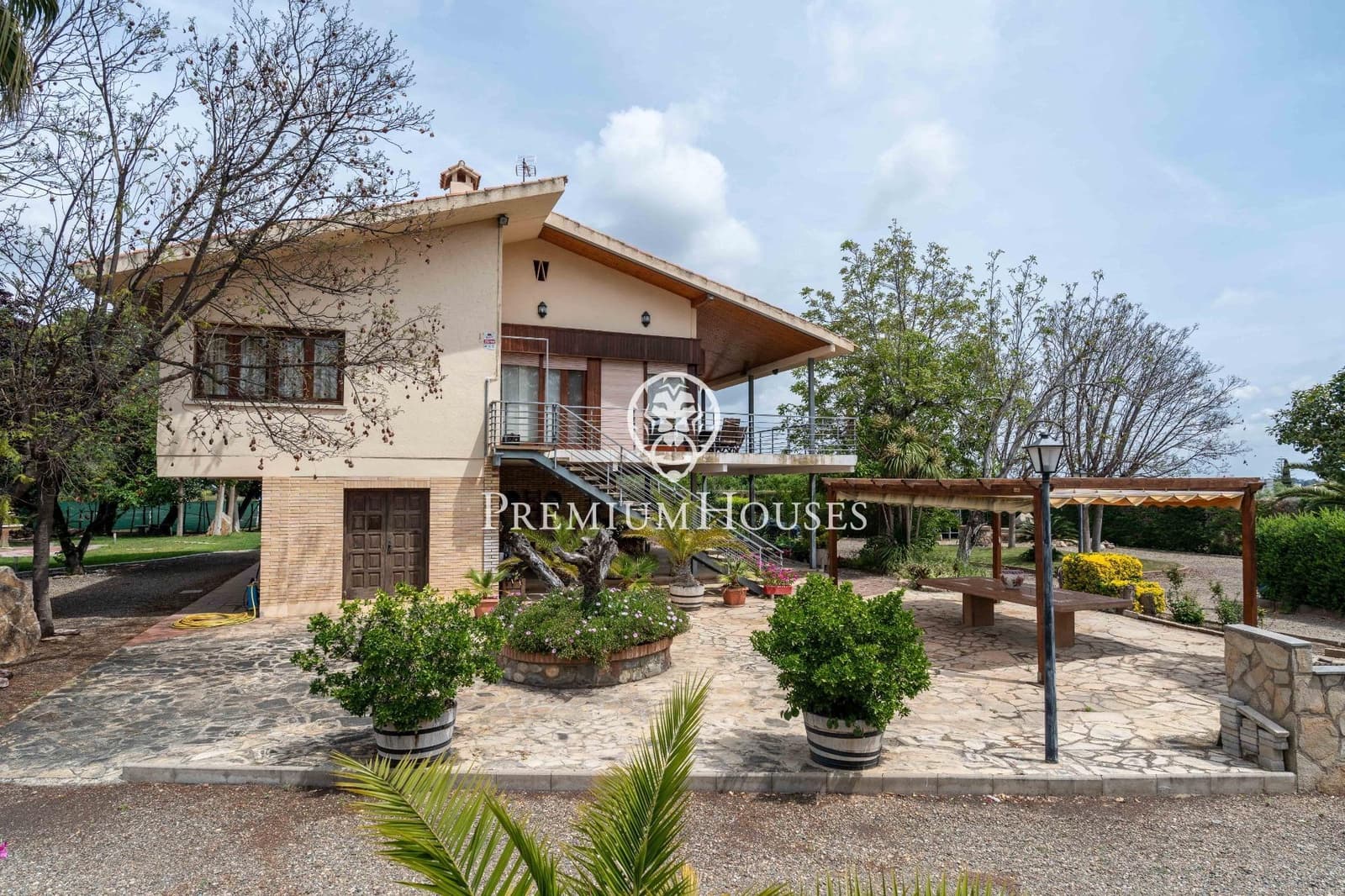 9 soveværelse Finca/Landehus til salg i Riudoms med swimmingpool - € 815.000 (Ref: 9003421)