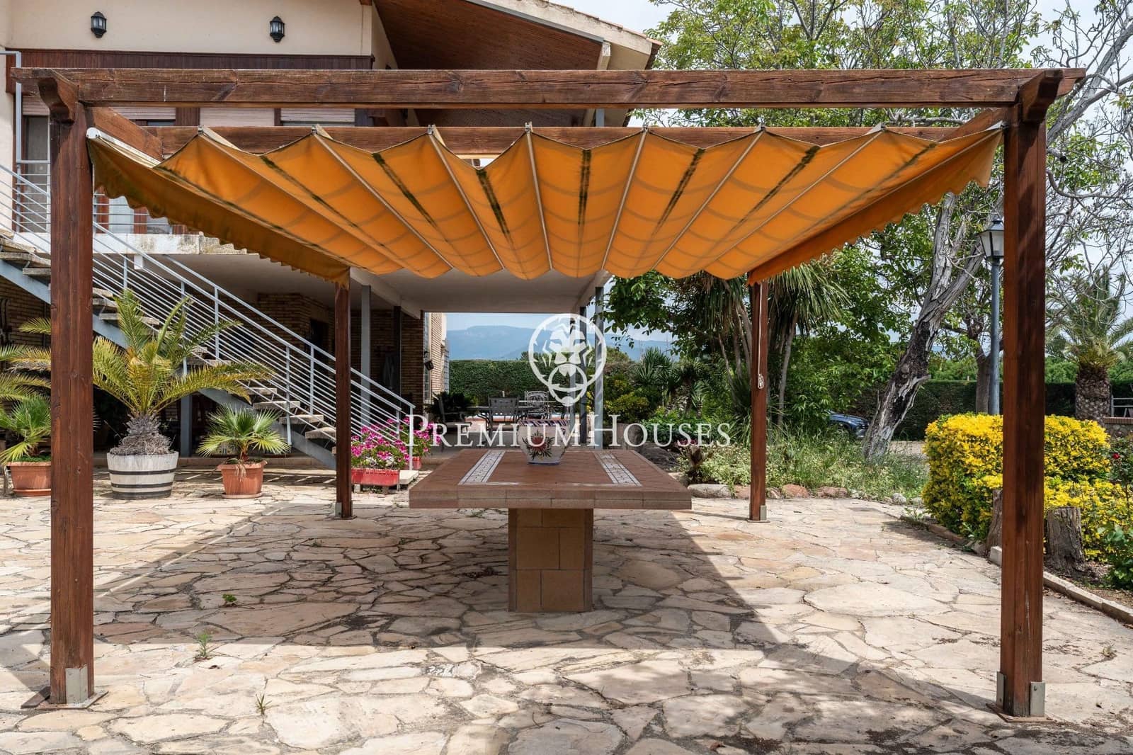 9 soveværelse Finca/Landehus til salg i Riudoms med swimmingpool - € 815.000 (Ref: 9003421)