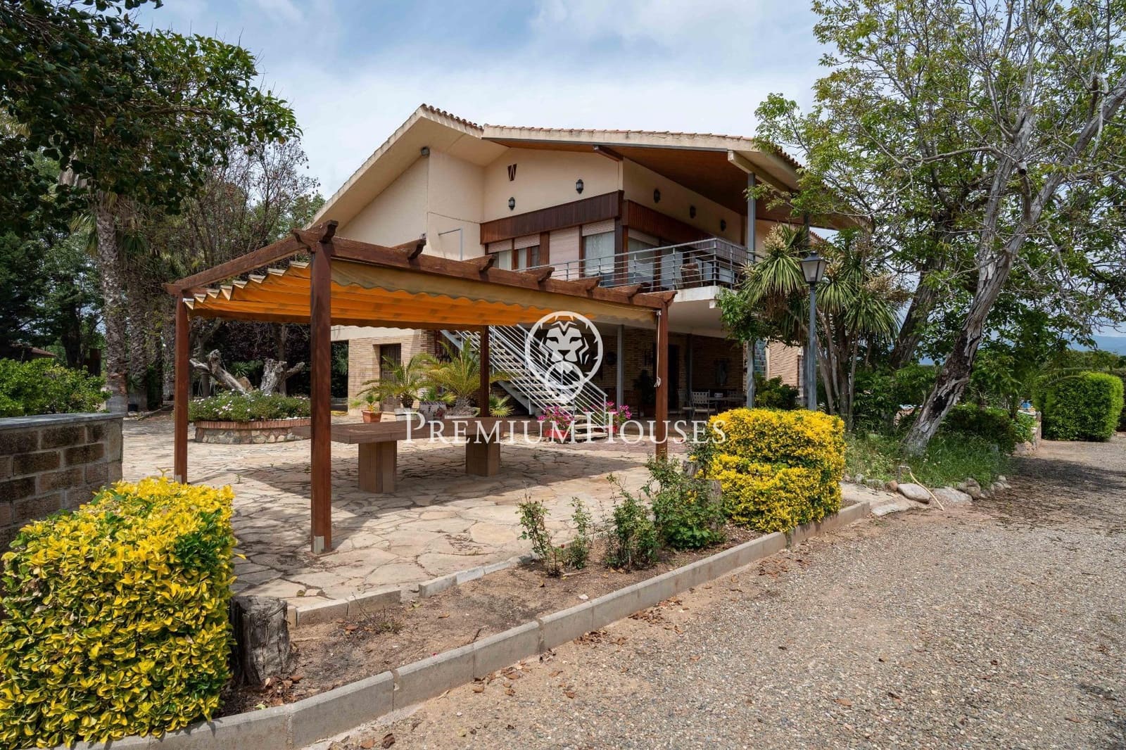 9 soveværelse Finca/Landehus til salg i Riudoms med swimmingpool - € 815.000 (Ref: 9003421)