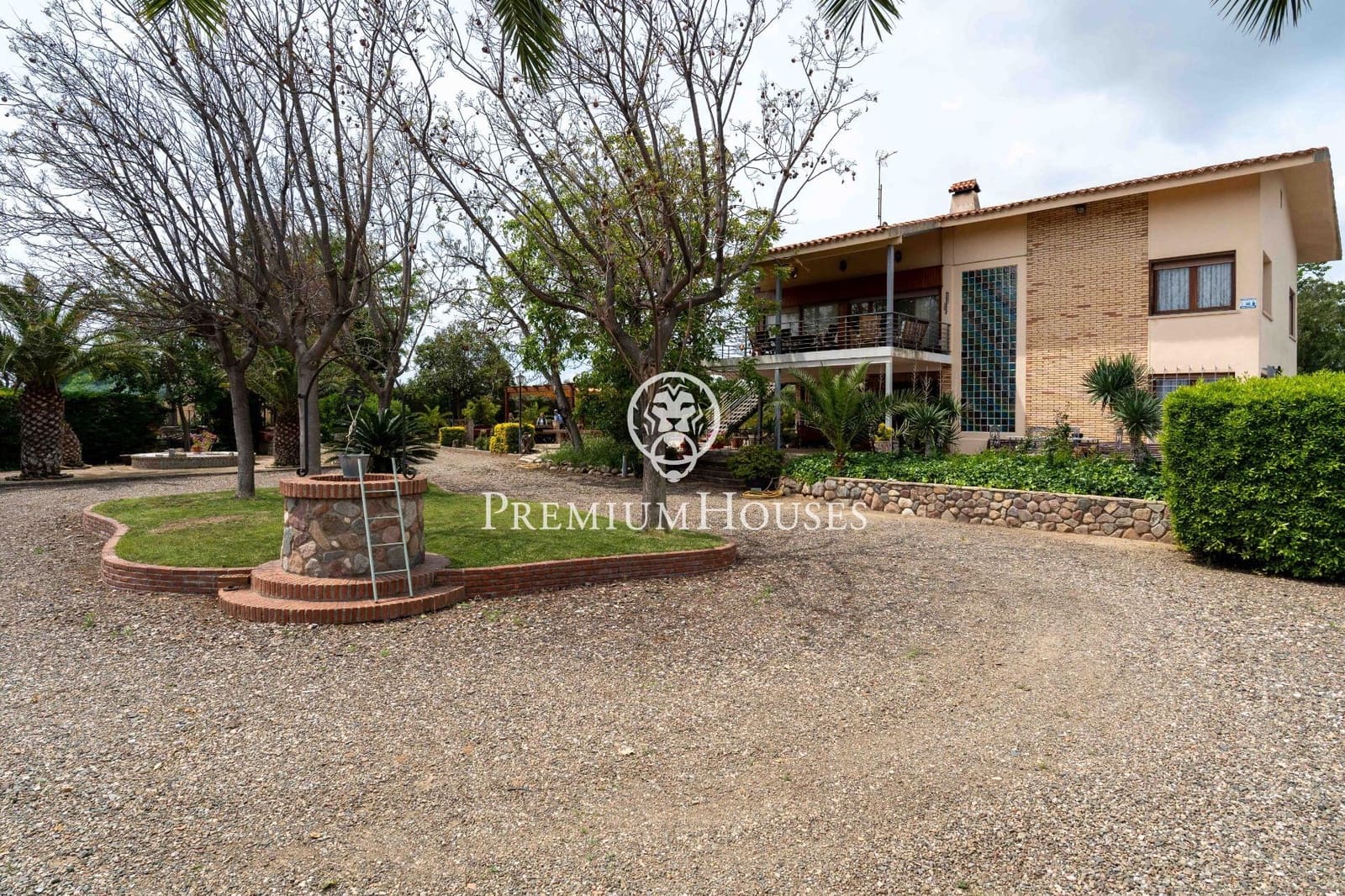 9 soveværelse Finca/Landehus til salg i Riudoms med swimmingpool - € 815.000 (Ref: 9003421)