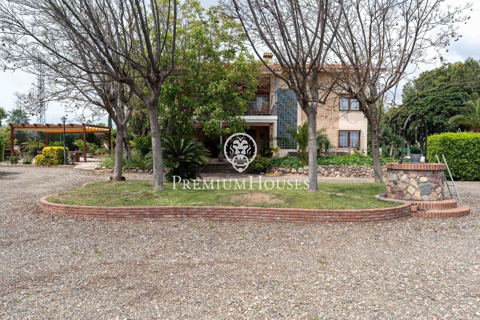 9 soveværelse Finca/Landehus til salg i Riudoms med swimmingpool - € 815.000 (Ref: 9003421)