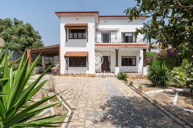 7 soveværelse Villa til salg i Tarragona by med swimmingpool - € 890.000 (Ref: 9065399)