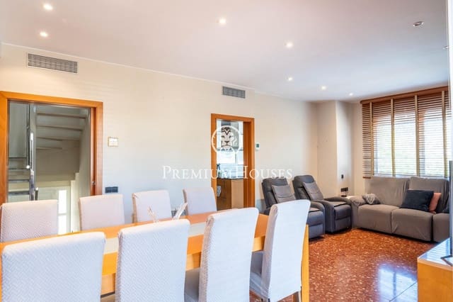 7 soverom Villa til salgs i Sant Pere de Ribes med svømmebasseng garasje - € 790 000 (Ref: 9104822)