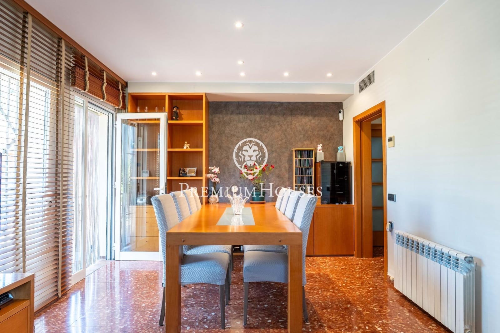 7 soverom Villa til salgs i Sant Pere de Ribes med svømmebasseng garasje - € 790 000 (Ref: 9104822)