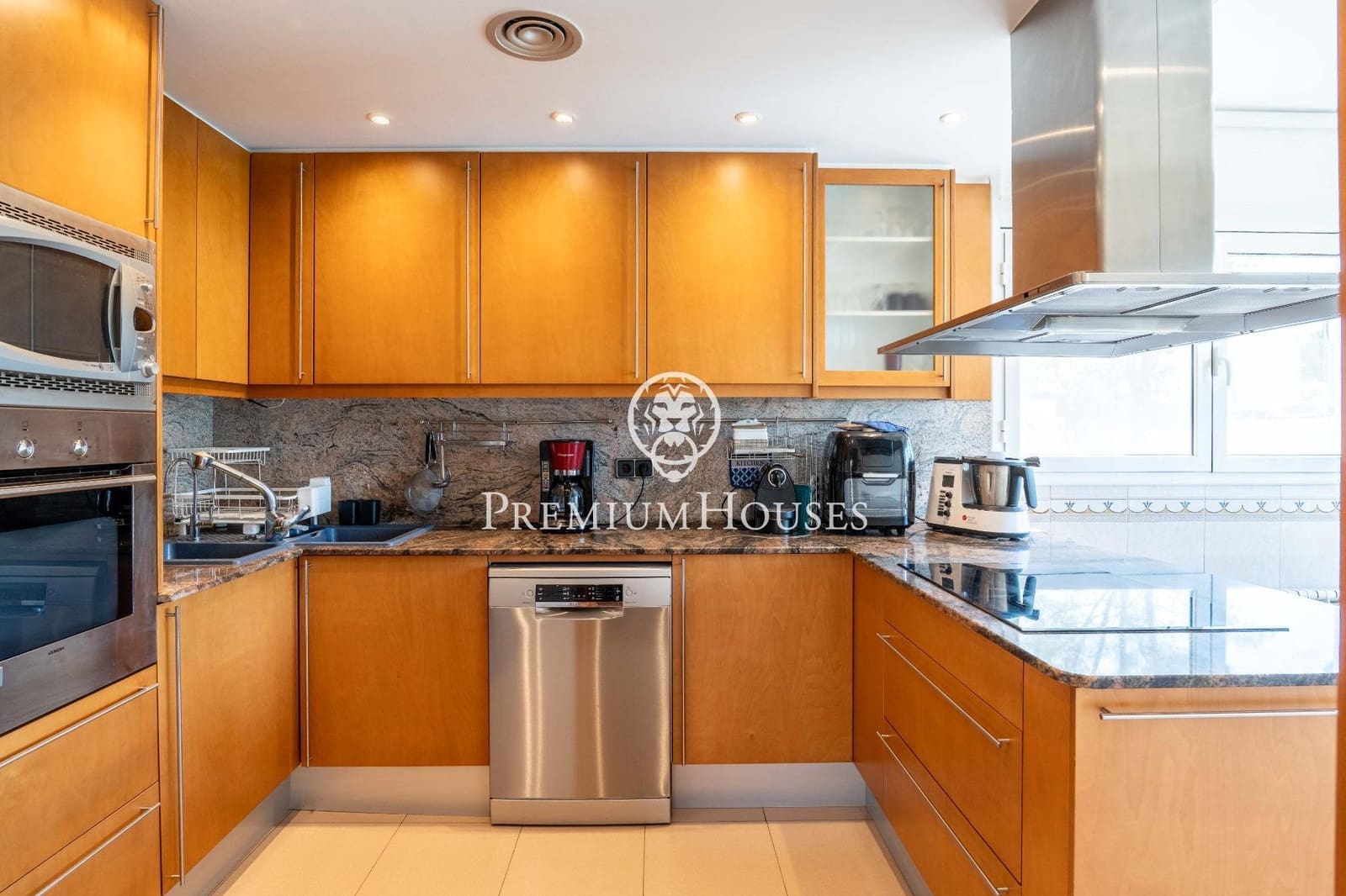 7 soverom Villa til salgs i Sant Pere de Ribes med svømmebasseng garasje - € 790 000 (Ref: 9104822)