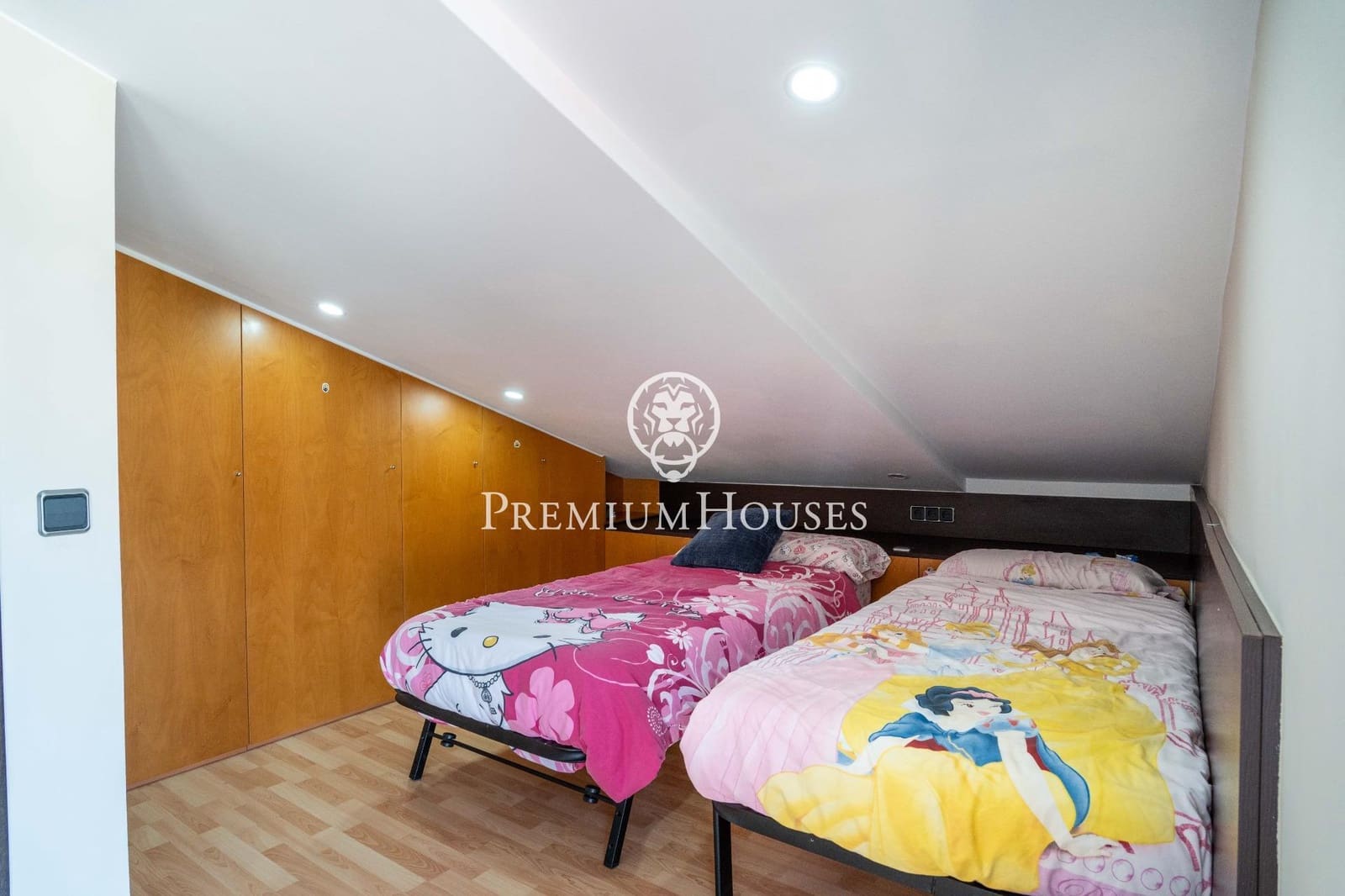 7 soverom Villa til salgs i Sant Pere de Ribes med svømmebasseng garasje - € 790 000 (Ref: 9104822)