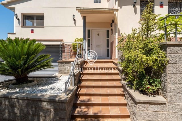 7 soverom Villa til salgs i Sant Pere de Ribes med svømmebasseng garasje - € 790 000 (Ref: 9104822)