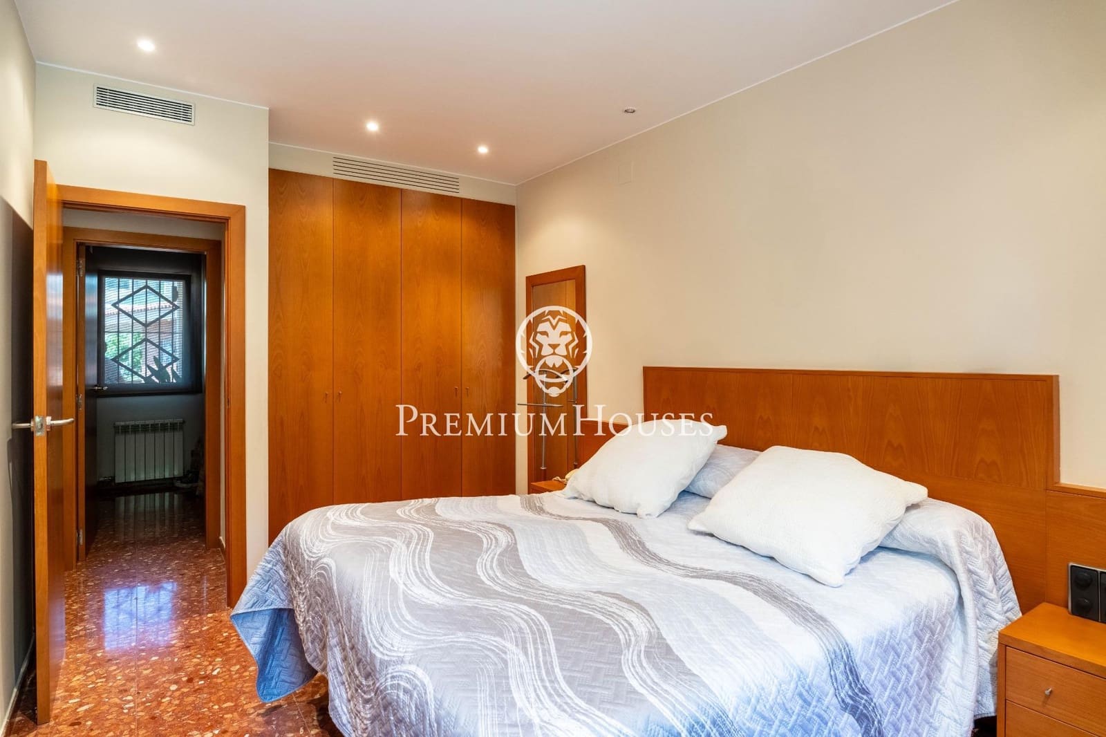 7 soverom Villa til salgs i Sant Pere de Ribes med svømmebasseng garasje - € 790 000 (Ref: 9104822)