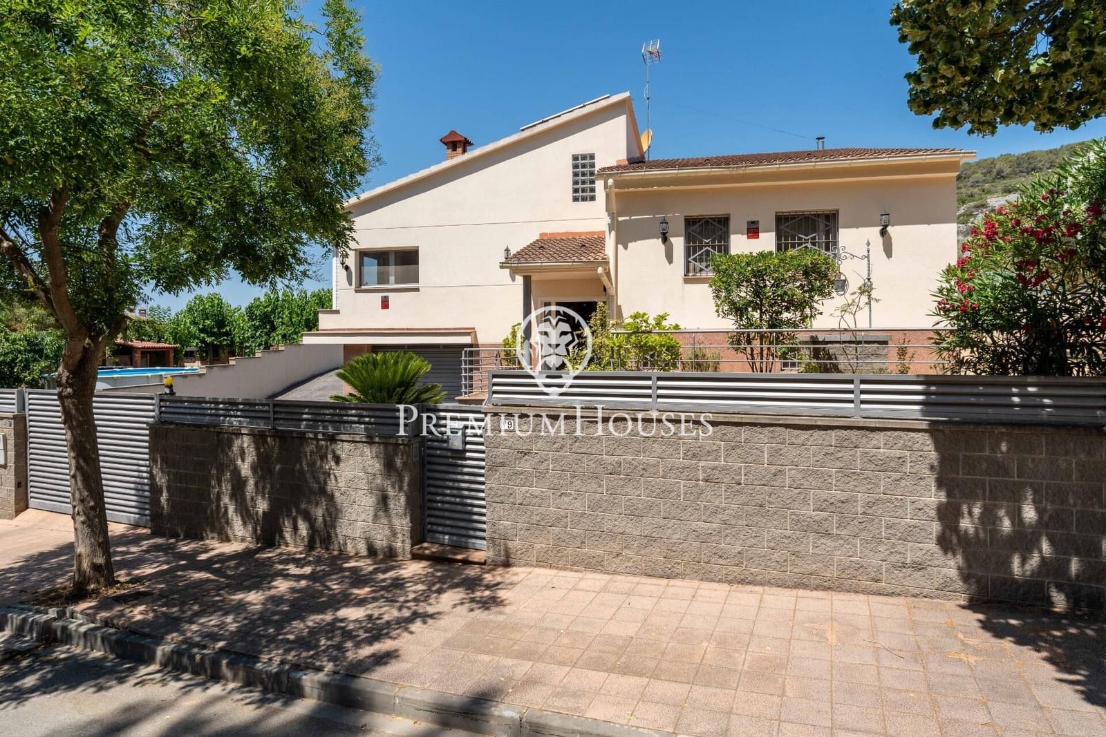 7 soverom Villa til salgs i Sant Pere de Ribes med svømmebasseng garasje - € 790 000 (Ref: 9104822)