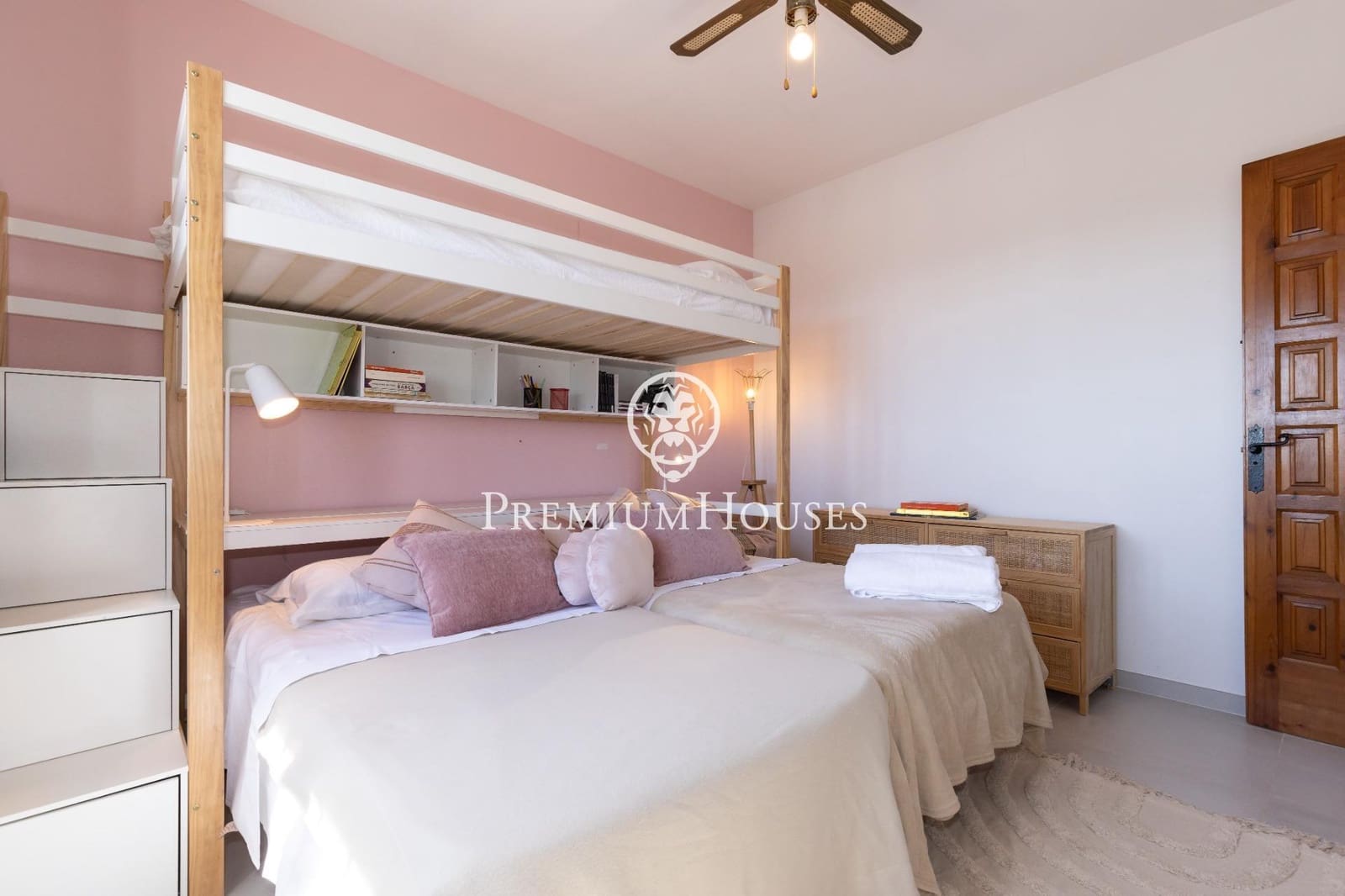 3 bedroom Villa for rent in Cunit with pool garage - € 4,000 (Ref: 9108925)