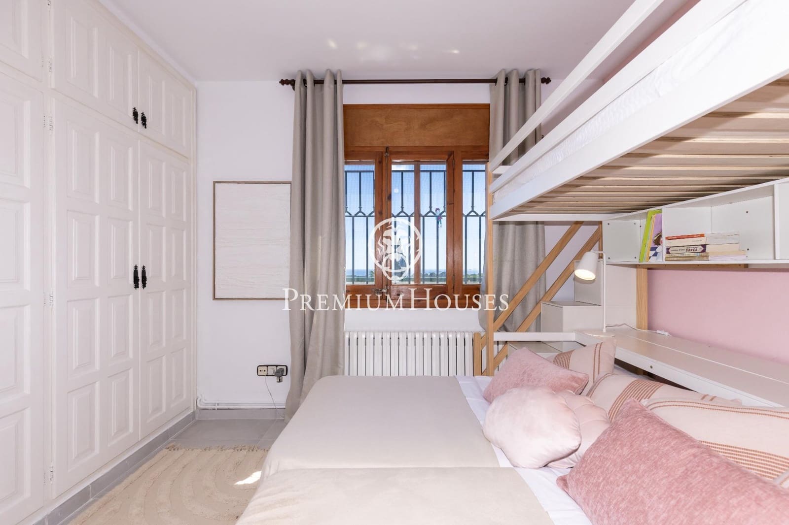 3 bedroom Villa for rent in Cunit with pool garage - € 4,000 (Ref: 9108925)