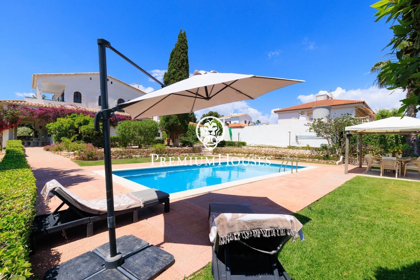 3 bedroom Villa for rent in Cunit with pool garage - € 4,020 (Ref: 9108925)