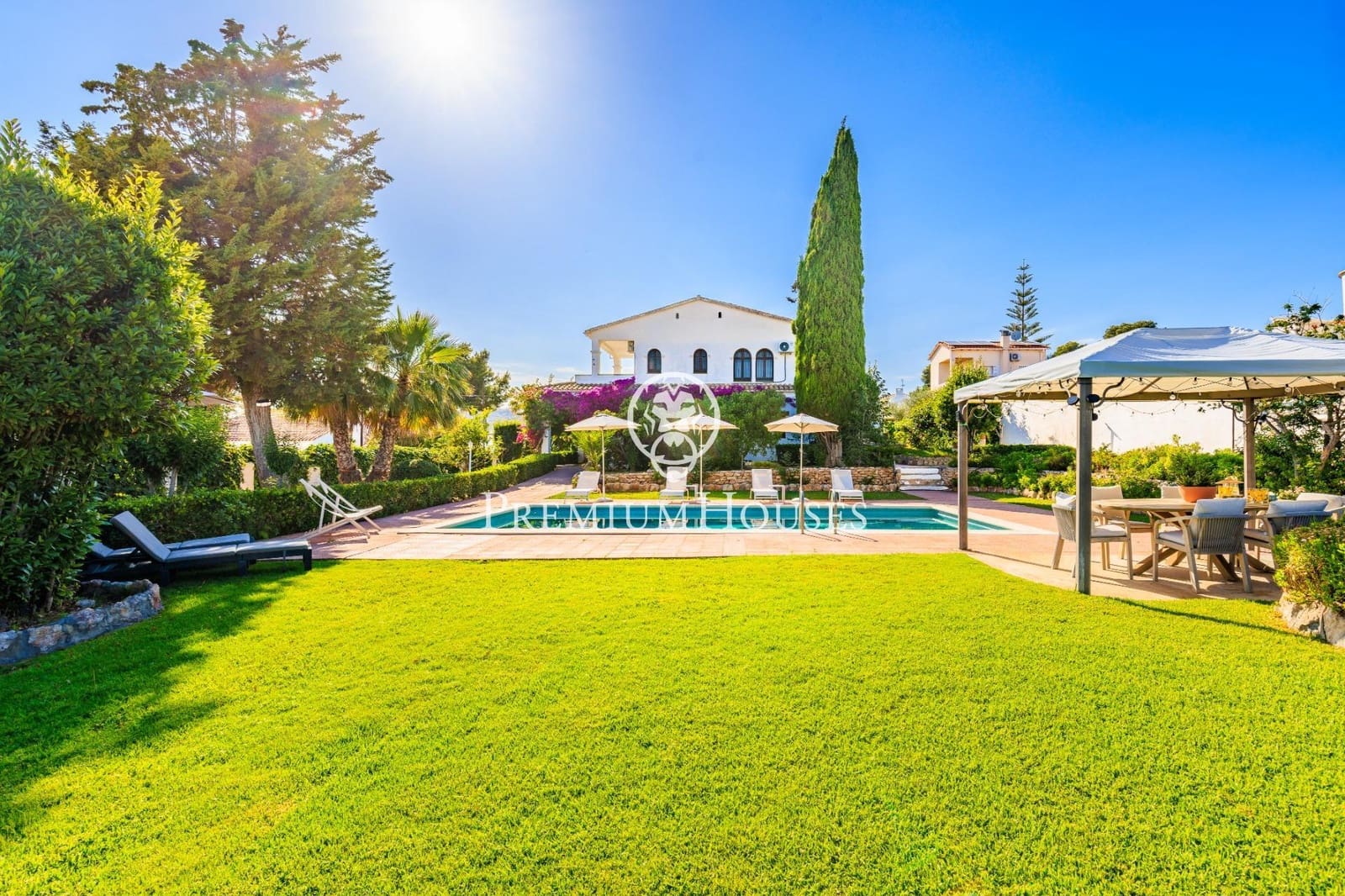 3 bedroom Villa for rent in Cunit with pool garage - € 4,020 (Ref: 9108925)
