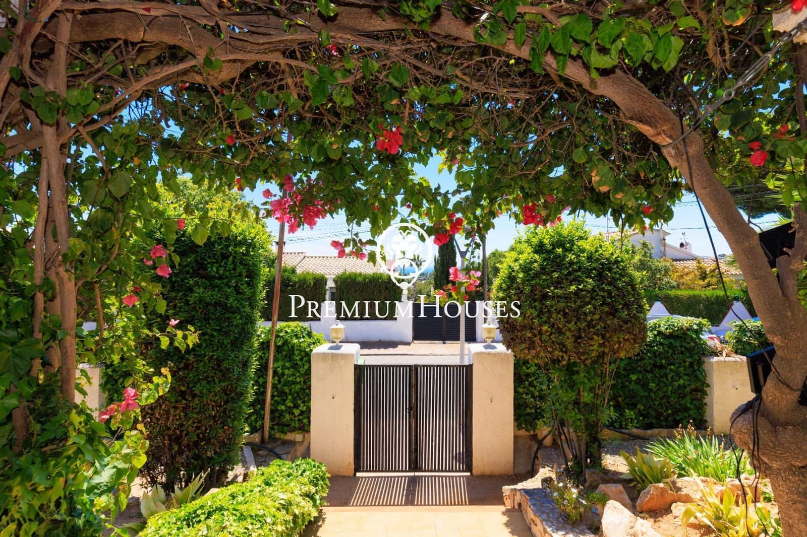 3 bedroom Villa for rent in Cunit with pool garage - € 4,020 (Ref: 9108925)