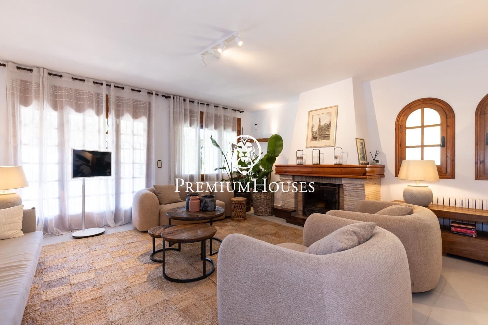 3 bedroom Villa for rent in Cunit with pool garage - € 4,020 (Ref: 9108925)