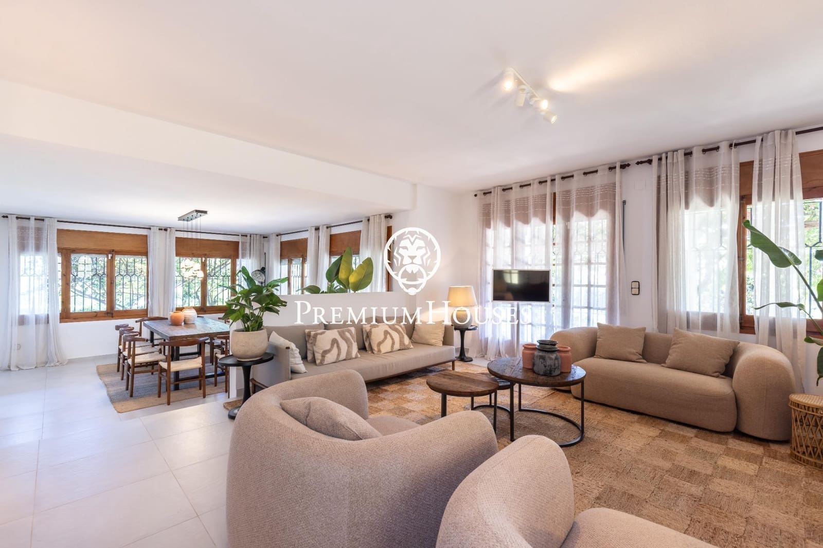 3 bedroom Villa for rent in Cunit with pool garage - € 4,020 (Ref: 9108925)