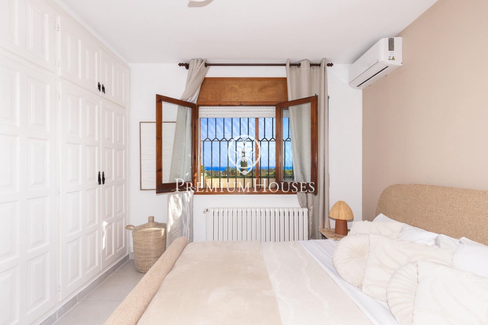 3 bedroom Villa for rent in Cunit with pool garage - € 4,020 (Ref: 9108925)